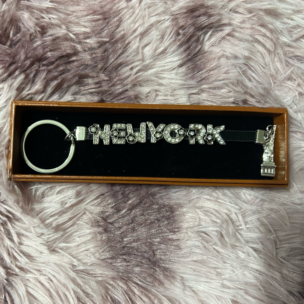 000 ACCSSRS: New York souvenir key chain